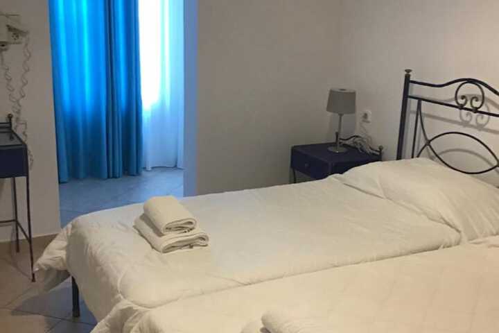 Room 9 of 16
