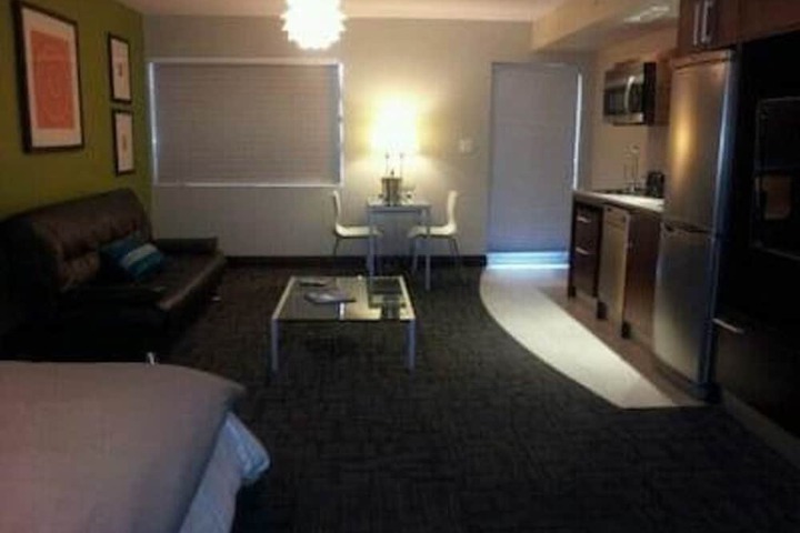 Room 11 of 36