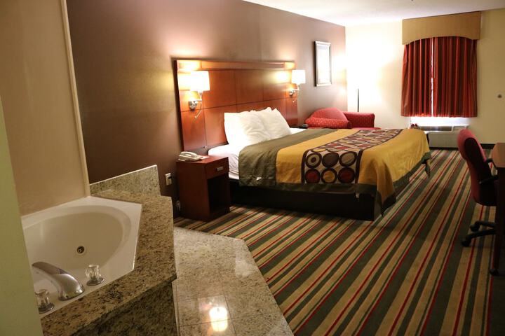 Jetted tub