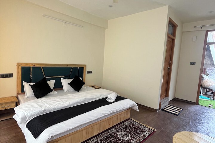 Room 6 of 27