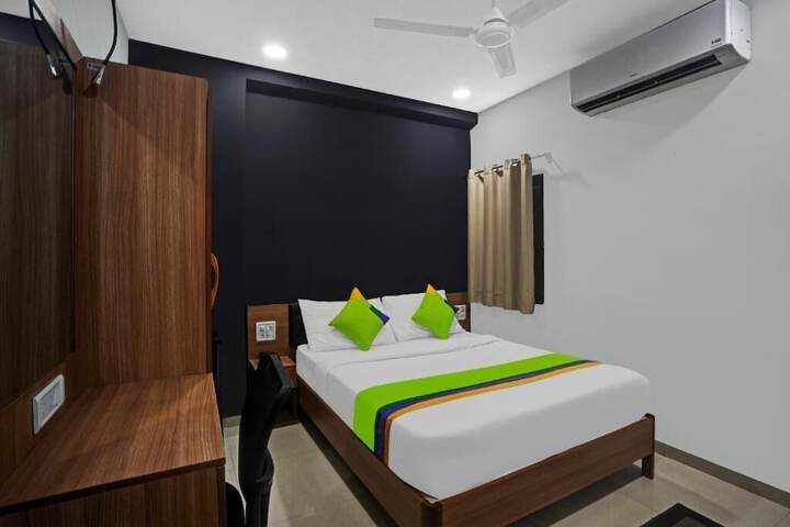 Room 10 of 29