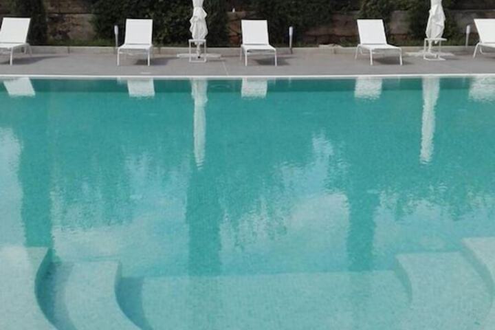 Pool Hotel