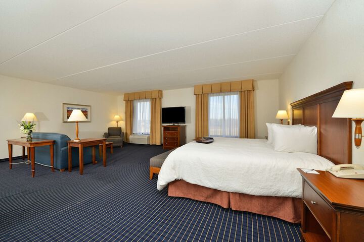 2 Queen Beds (11 of 12)