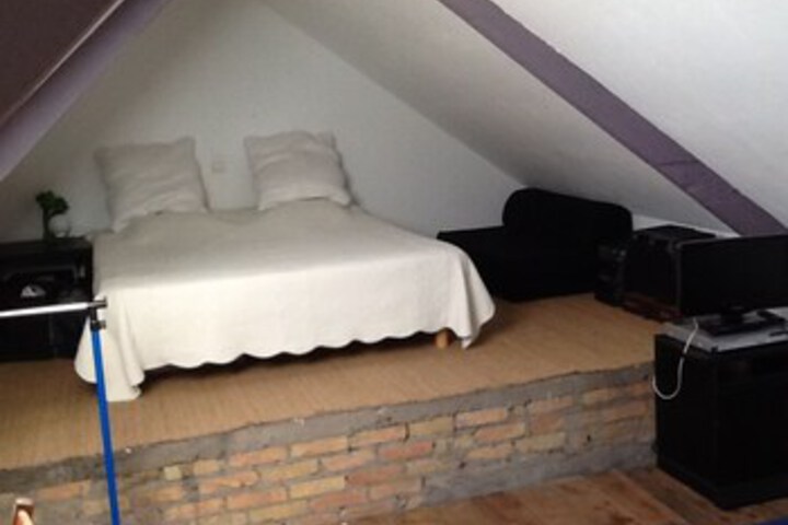 Room 9 of 11