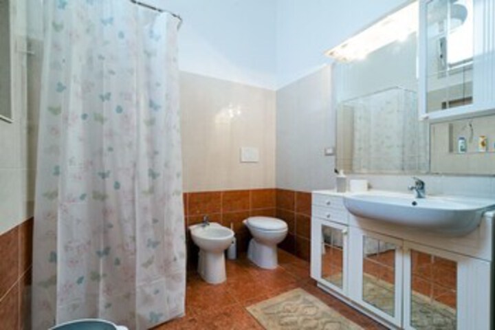 Room 5 of 27