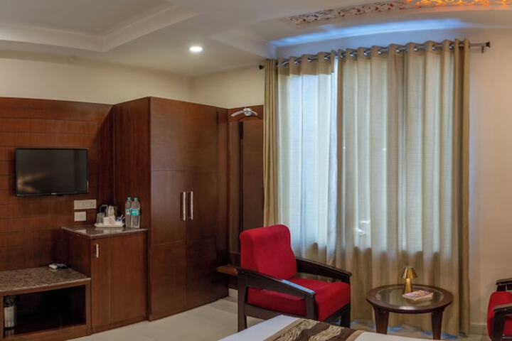 Room 14 of 64