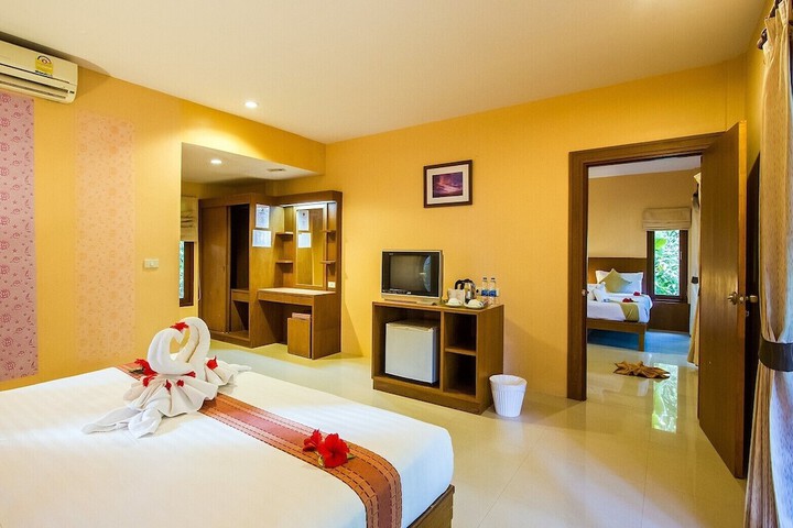 Room 6 of 45