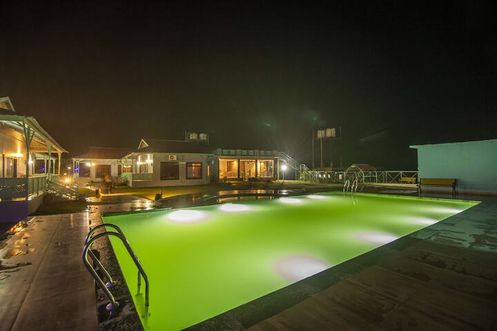 Pool 15 of 34