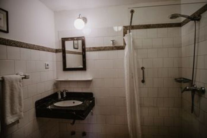 Room 7 of 80