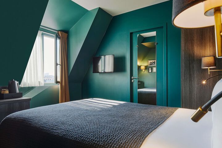 Room 7 of 61