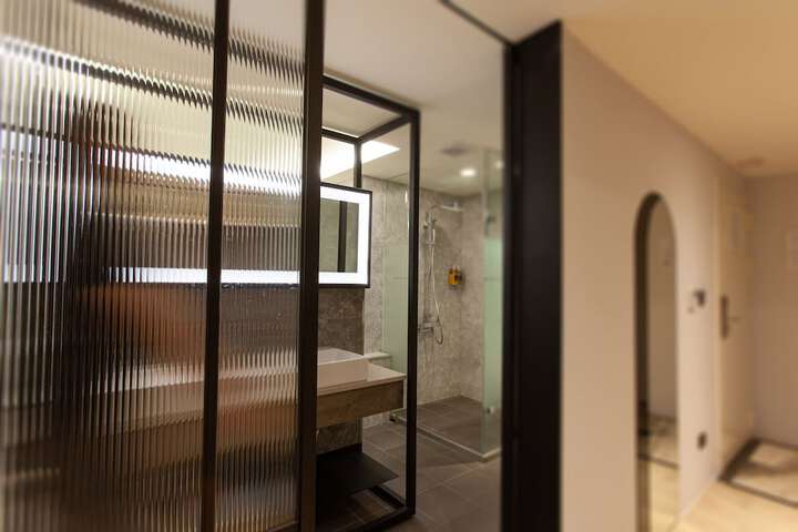 Room 77 of 118