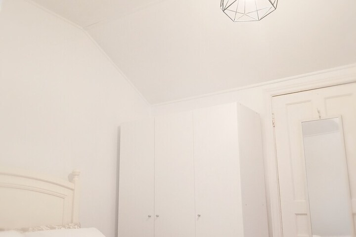 Room 50 of 163