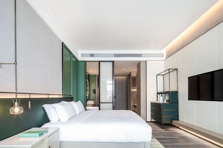 Room 15 of 46