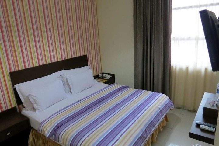 Room 7 of 19