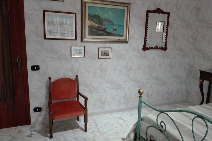 Room 2 of 20