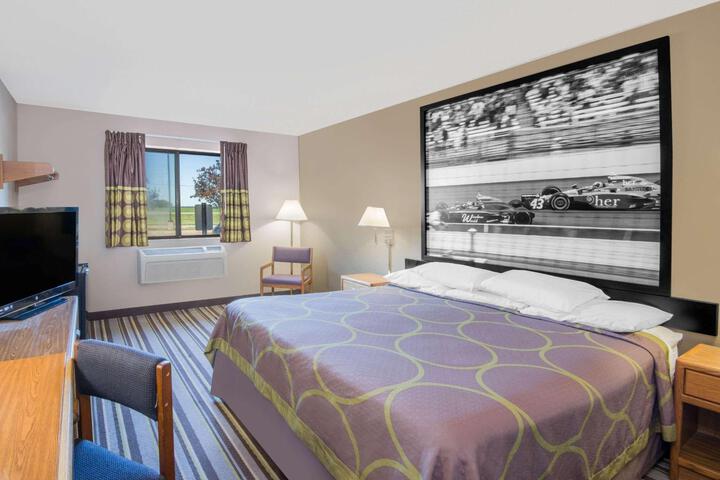 1 King Bed (10 of 11)