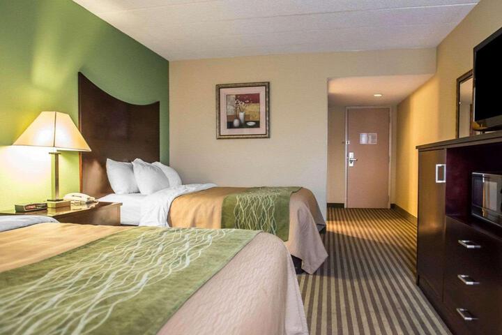 2 Double Beds (1 of 10)