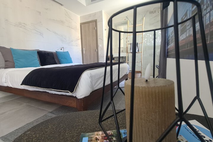 Room 15 of 118