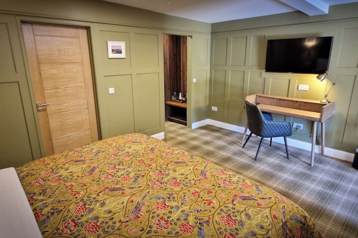 Room 13 of 118