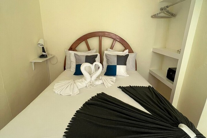 Room 8 of 27