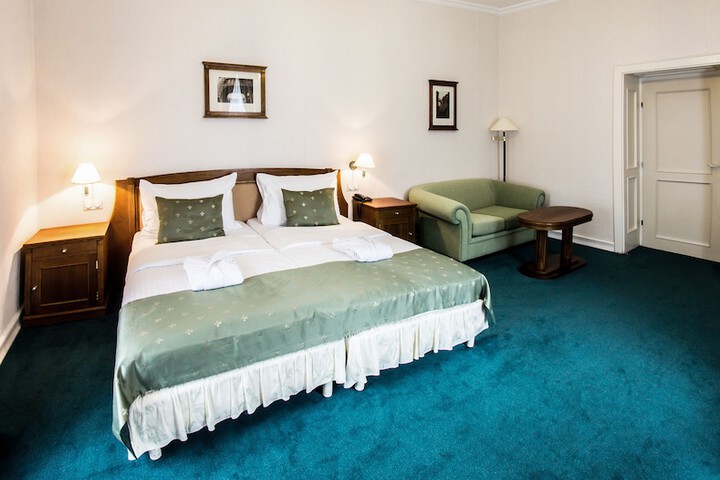 Room 3 of 90