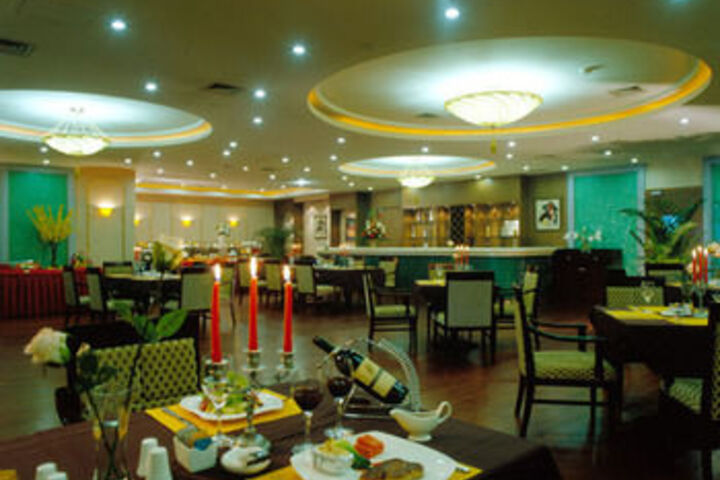 Dining 28 of 29