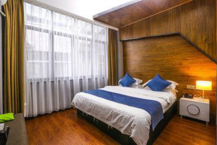 Room 10 of 23