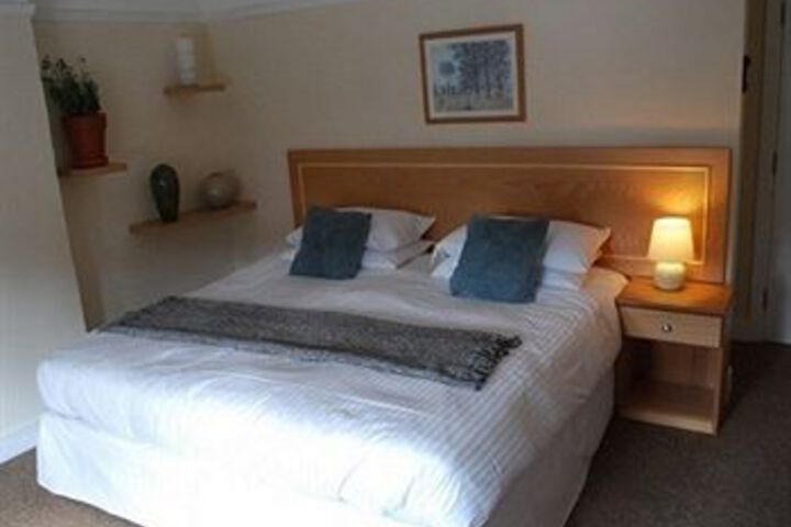 Room 8 of 14