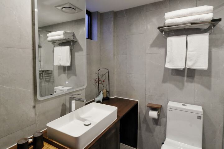 Room 7 of 14