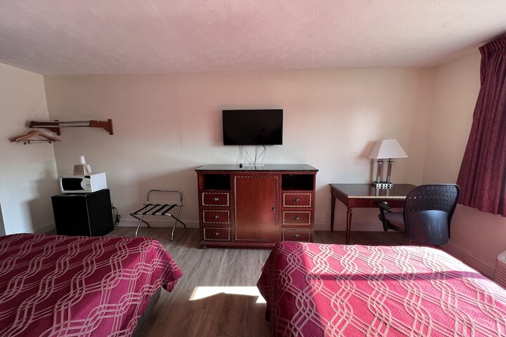 2 Double Beds (8 of 13)