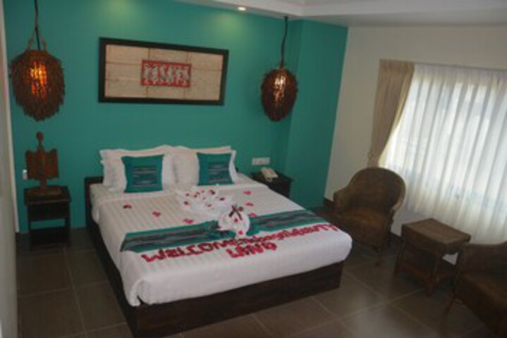 Room 27 of 32
