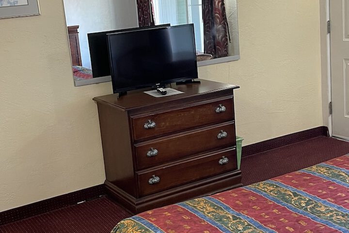 Room 6 of 28