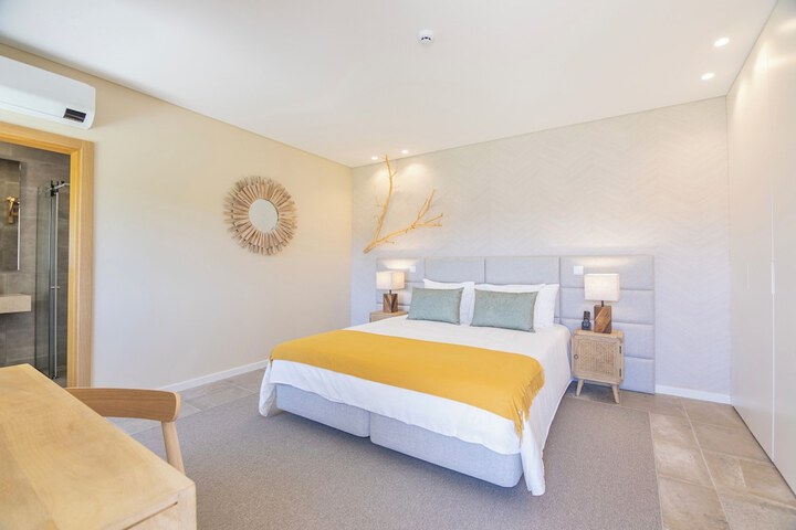 Room 2 of 52
