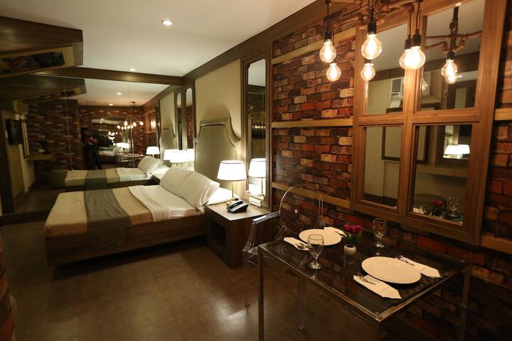 Room 15 of 24