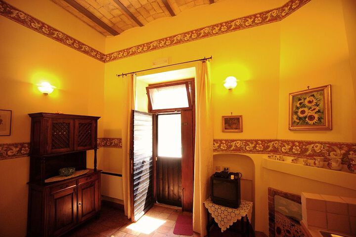 Room 5 of 28