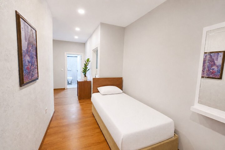 Room 5 of 63