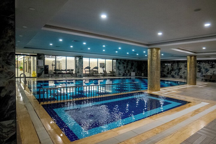 Pool 59 of 159