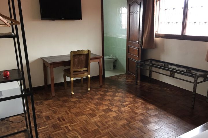 Room 16 of 19