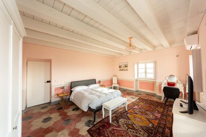 Room 18 of 114