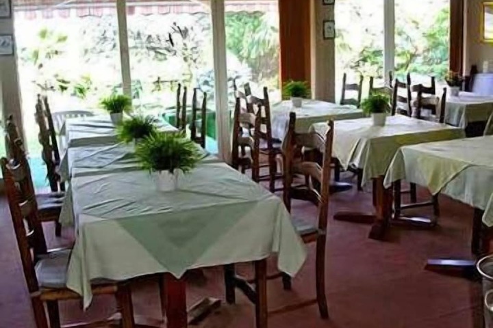 Dining 10 of 15