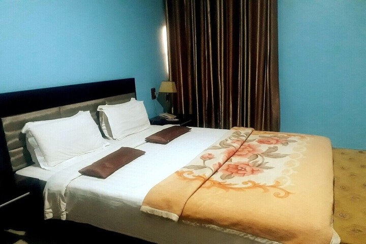Room 5 of 7