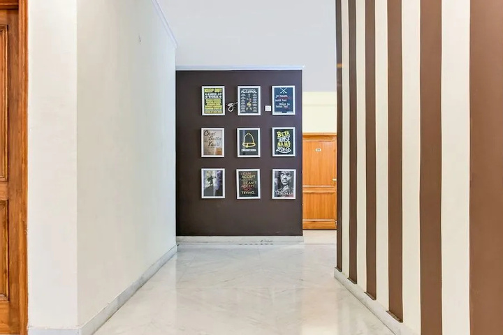Room 10 of 12