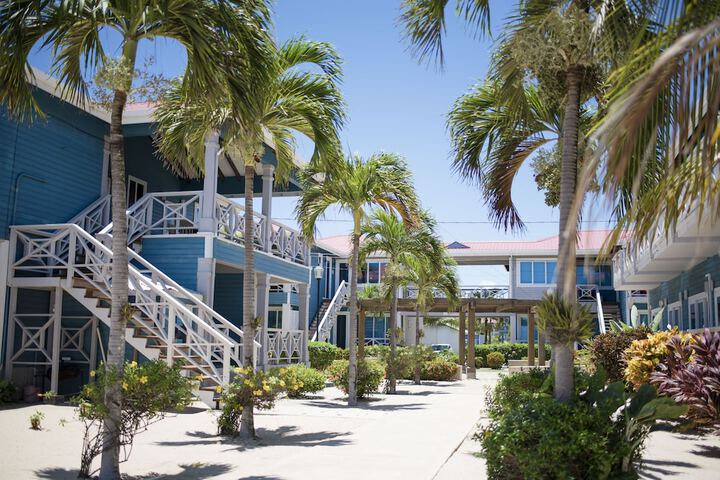 Hotel Exterior 76 of 81