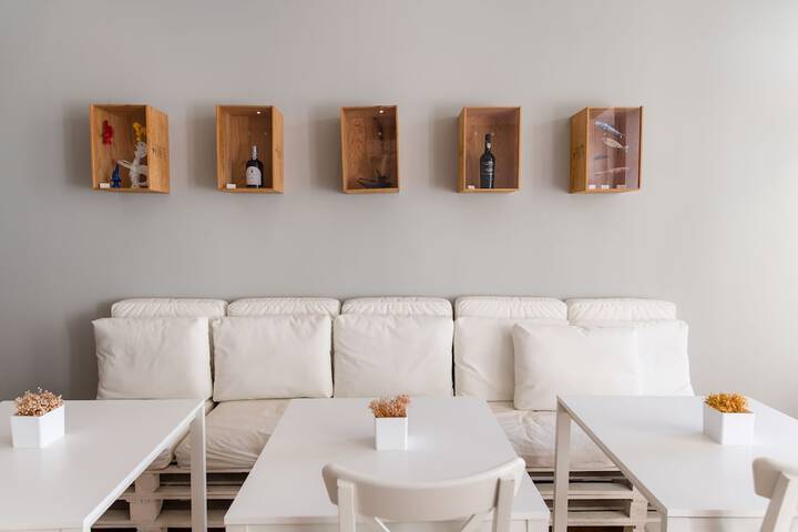 Lounge 57 of 79
