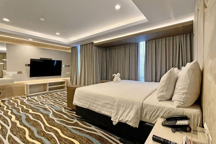 Room 6 of 85