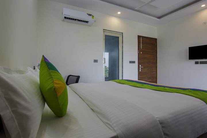 Room 9 of 26