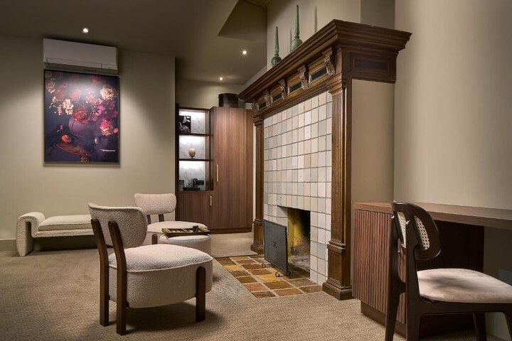 Room 15 of 34