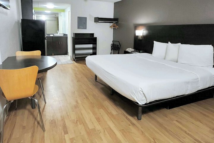Room 9 of 24