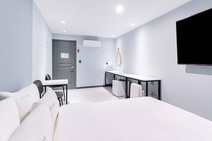 Room 16 of 78