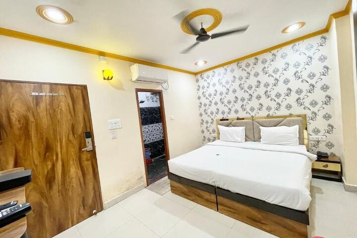 Room 13 of 42